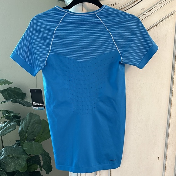 NWT Nike Pro Dri-Fit Competition Base Layer Short Sleeve Fitted Shirt, Large - Picture 2 of 8